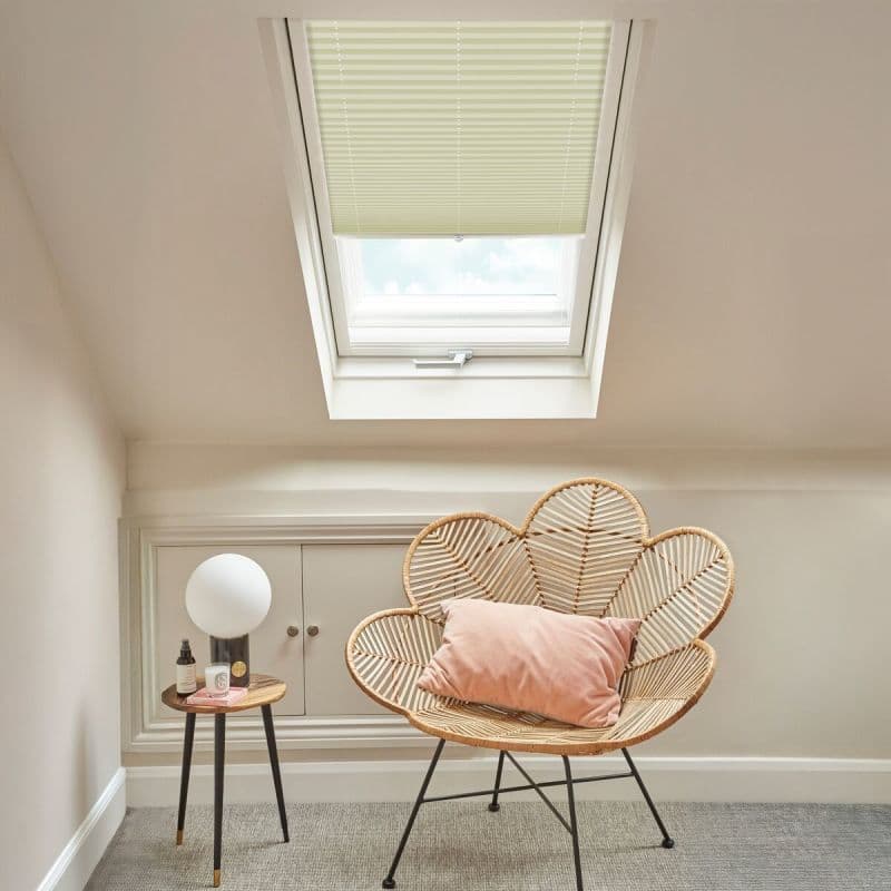 Solartex Chintz Pistachio Pleated blind